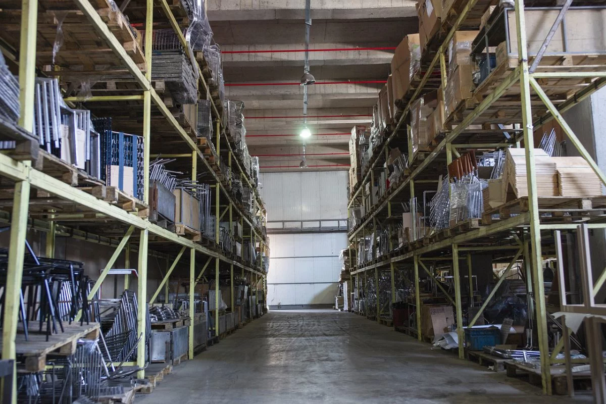 warehouse 5050650 1280